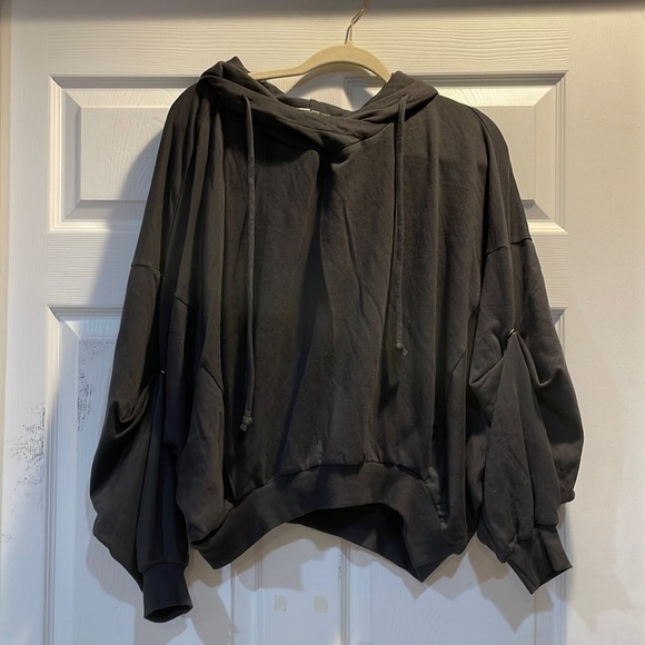 Young Fabulous & Broke Tops - Nwot! Young Fabulous & Broke Charcoal Dolman Snap Sleeve Cocoon Hoodie S/M